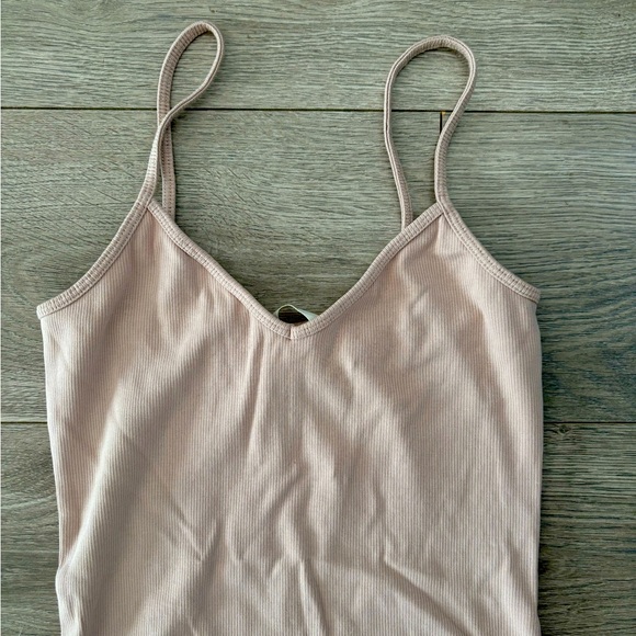 🆕 Pink H&M Ribbed Tank Top - Picture 2 of 4